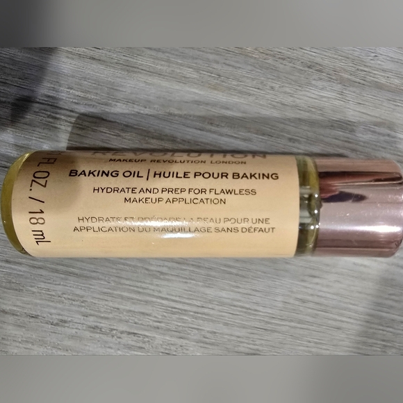 Revolution Baking Oil Hydrate & Prep For Flawless Makeup Application New Sealed - Picture 2 of 4